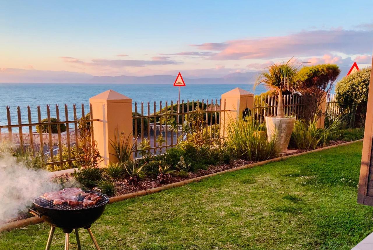 Sage At Whale Cove - Sea Facing Apartment De Kelders Bagian luar foto