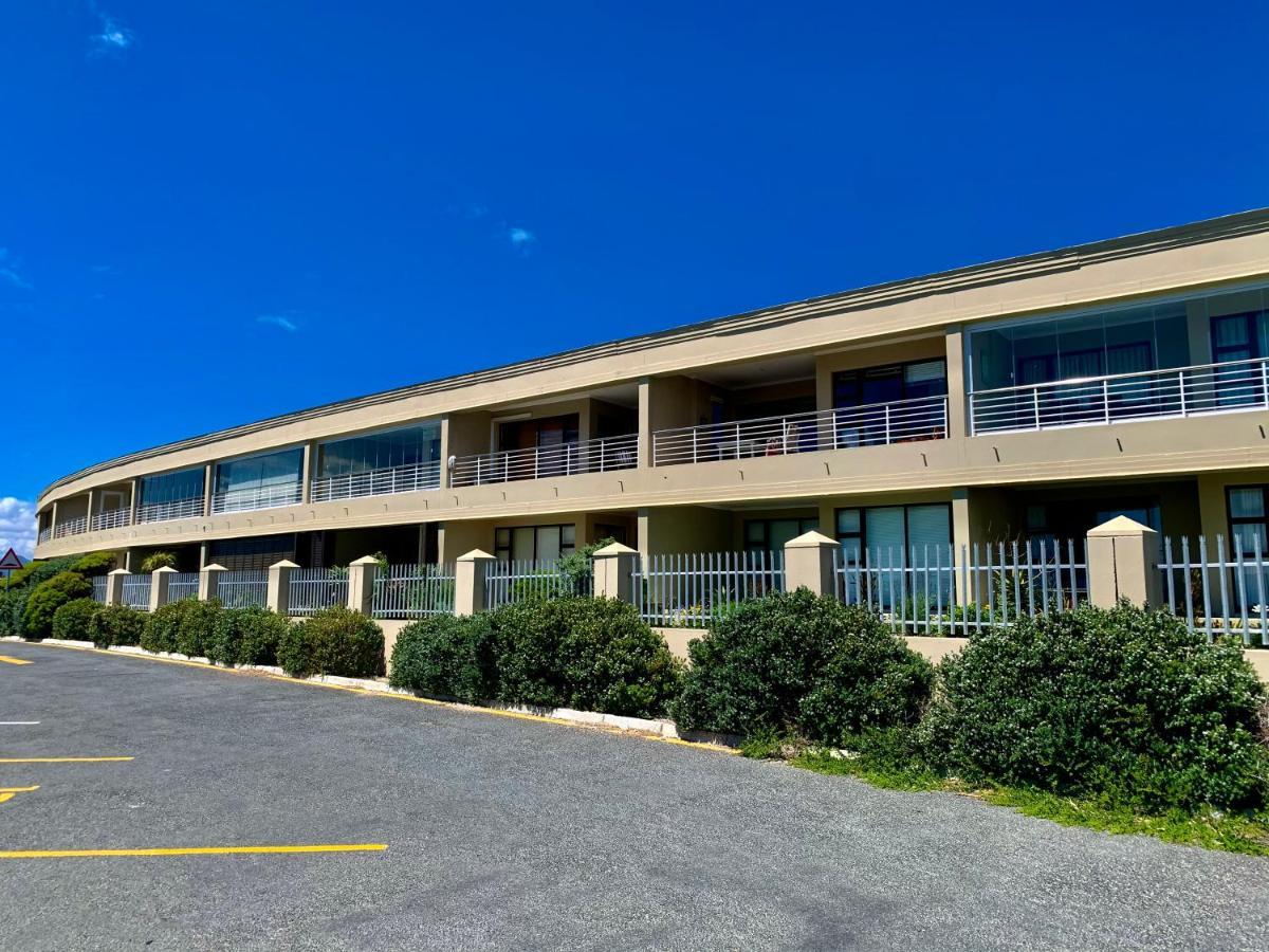 Sage At Whale Cove - Sea Facing Apartment De Kelders Bagian luar foto