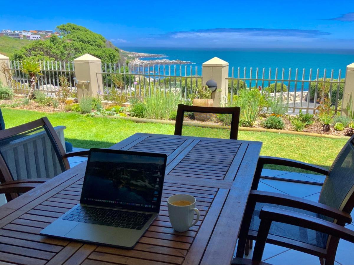 Sage At Whale Cove - Sea Facing Apartment De Kelders Bagian luar foto