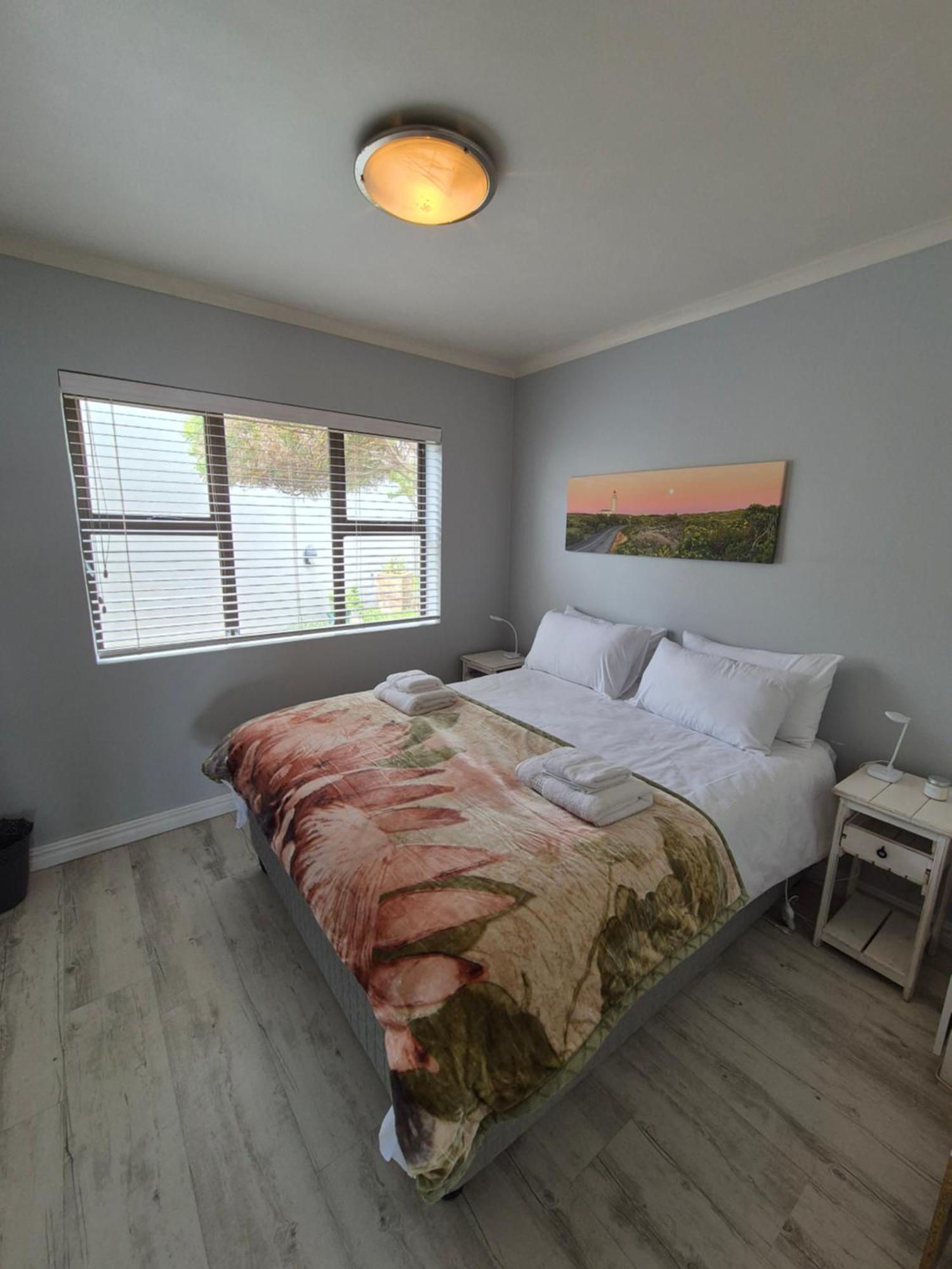 Sage At Whale Cove - Sea Facing Apartment De Kelders Bagian luar foto